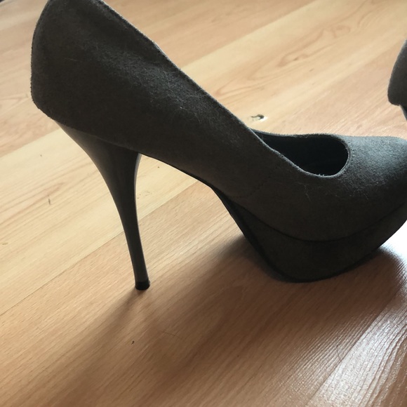 Grey Charlotte Russe platform stilettos - Picture 2 of 2